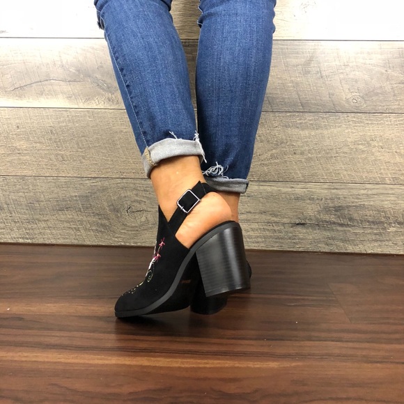 EMBROIDERED WOMEN ALMOND TOE - Picture 6 of 7